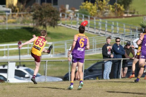 B07K5386-BelmontVsThomsonFooty