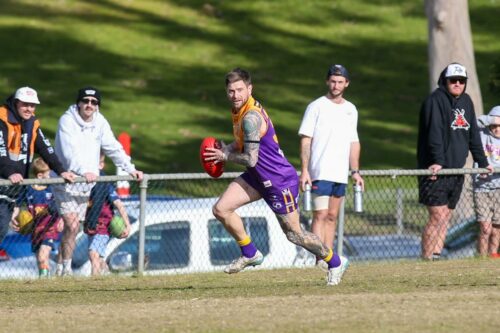 B07K5407-BelmontVsThomsonFooty